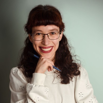 Eszter Szőnyei portréja